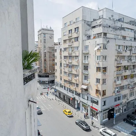 Prime Location With Breathtaking Architectural Views Apartment *