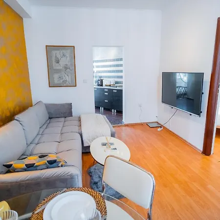 Prime Location With Breathtaking Architectural Views Apartment *